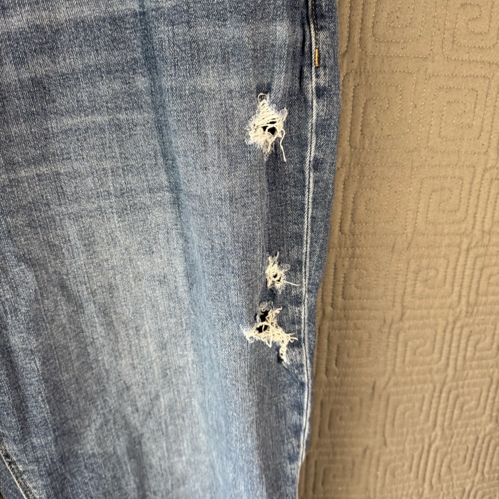 Old Navy Jeans Women’s 18 Blue Boyfriend Distressed Midrise - Picture 6 of 10